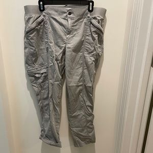 Cargo capris with lots of pockets